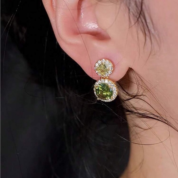 18 Karat Green Cubic Zirconia Earrings - Picture 5 of 6